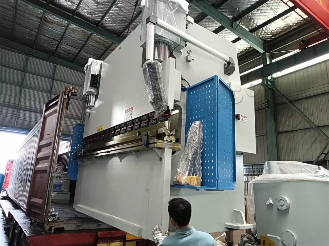 Станок лазерной резки Peru-HS-3015-3000W и листогибочный пресс с ЧПУ WC67K-300T3200
