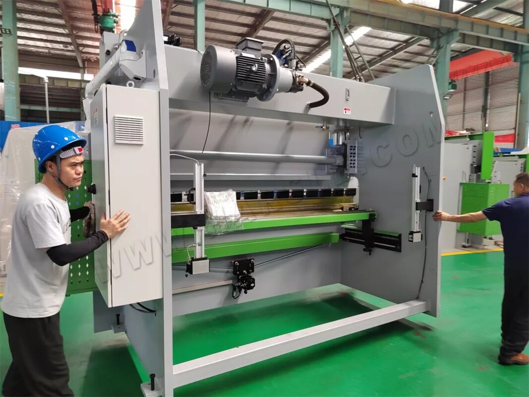 Prensa plegadora CT8 WC67K-160T3200 de Brasil