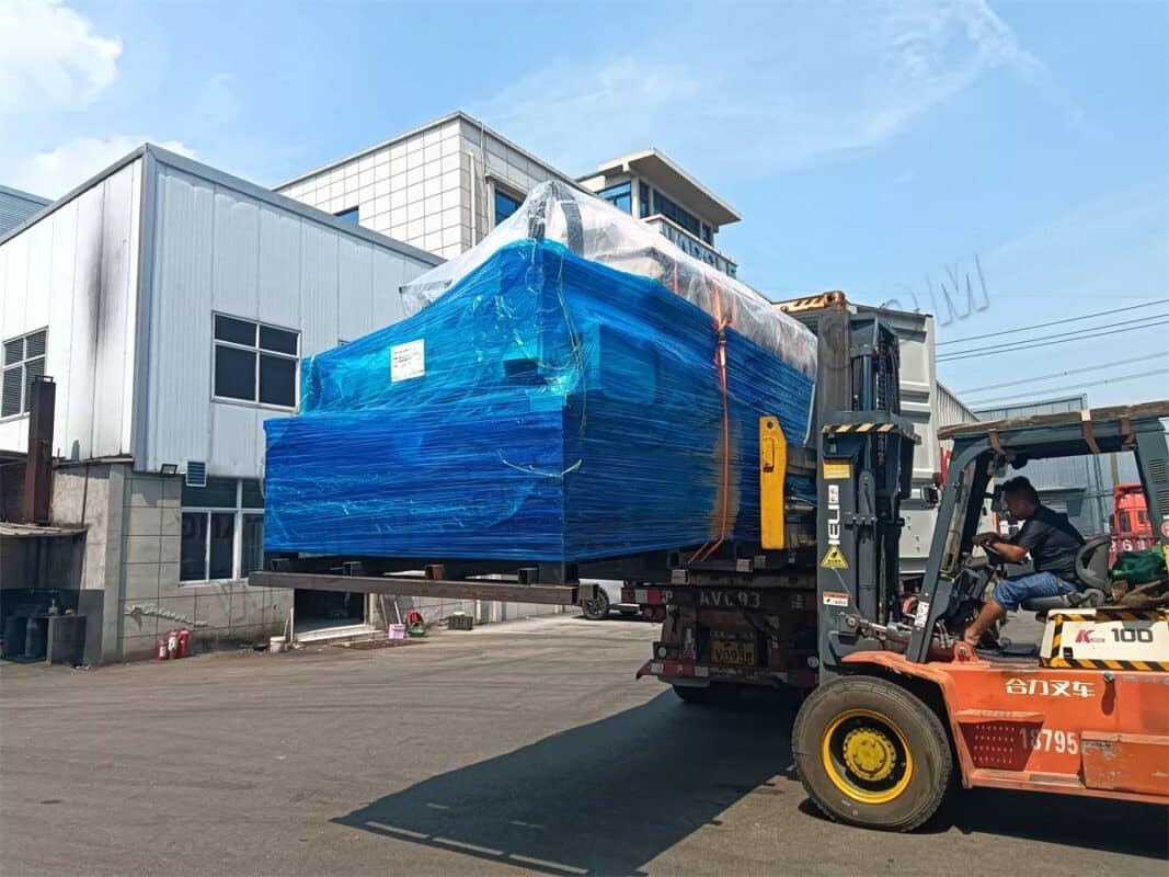 آلة ثني الثني الرومانية WE67K-220T3200 CNC وآلة القطع بالليزر HSX-6000W-3015
