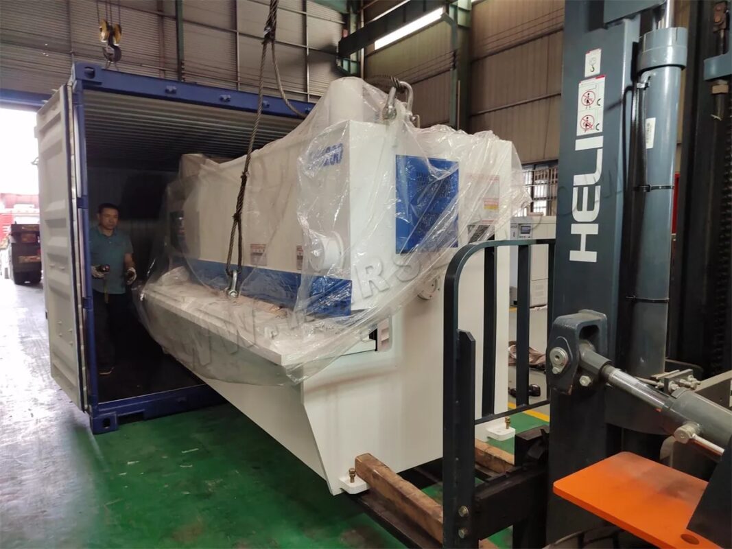 Pressa piegatrice Qatar-WE67K-125T3200 e macchina per taglio laser HS-3015-2000W e cesoia a ghigliottina QC11K-6X3200