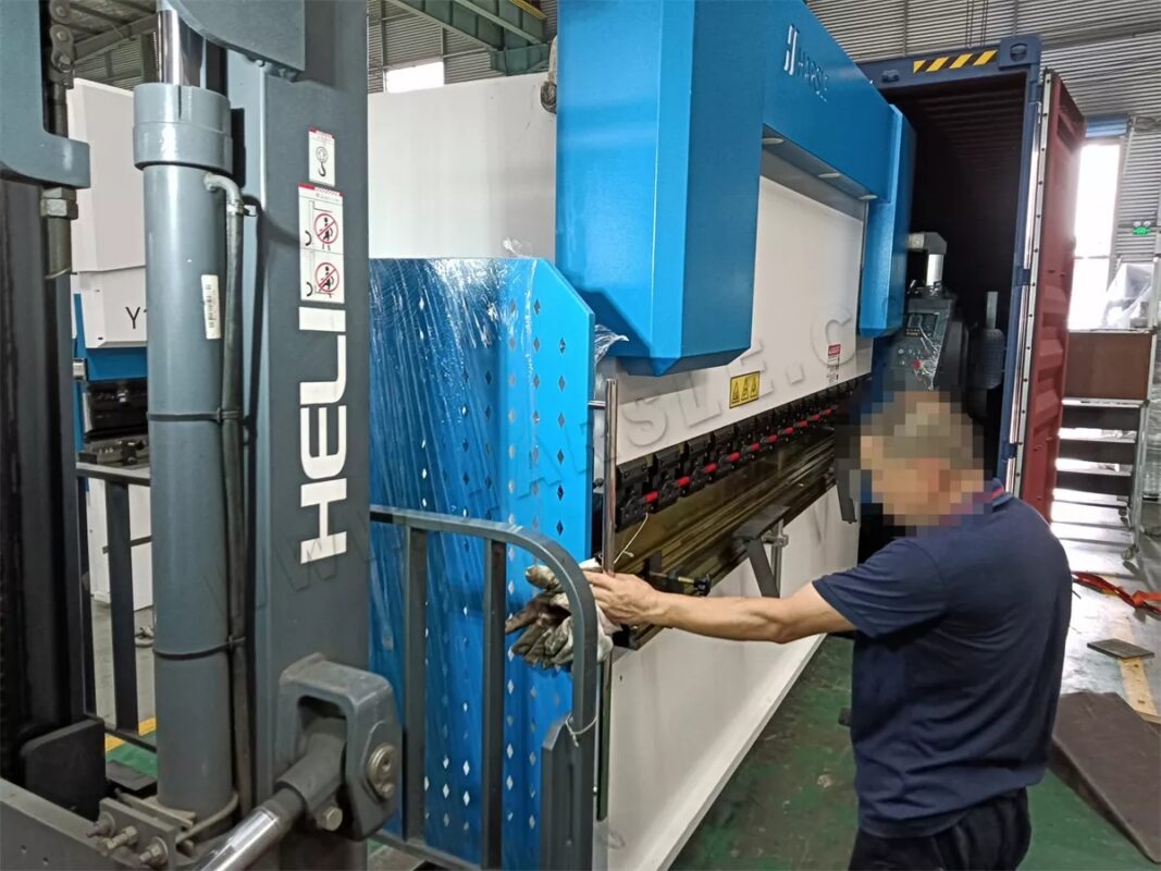 USA-4 Sets of NC Press Brake