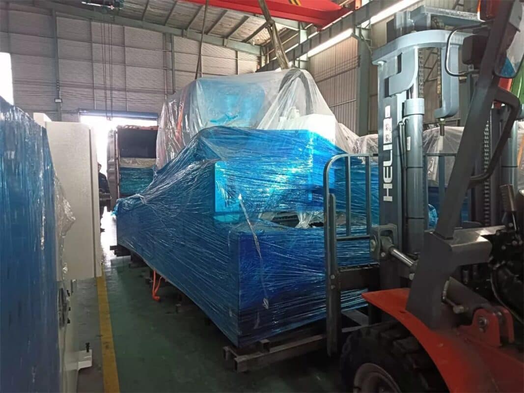 Presse plieuse CNC 8+1 axes WE67K-100T3200 DA-69T et machine de découpe laser HSX-3000W-3015