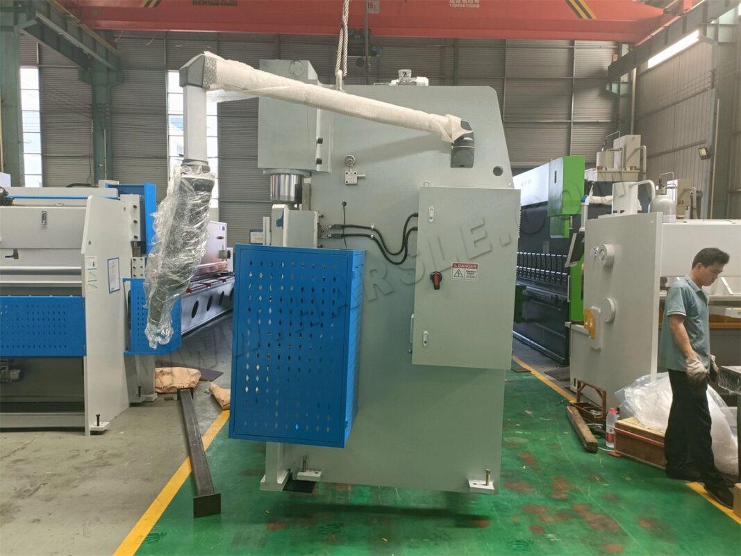 Russie-Presse plieuse à commande numérique WC67K-160T2500