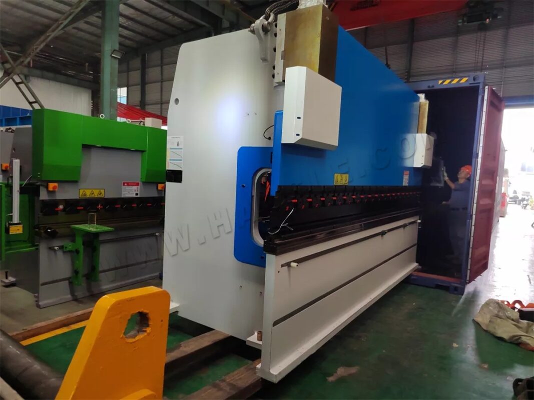 EE. UU. - 2 juegos de prensa plegadora CNC WE67K-175T4000, máquina de limpieza para soldadora láser de 3000 W y soporte para cizalla