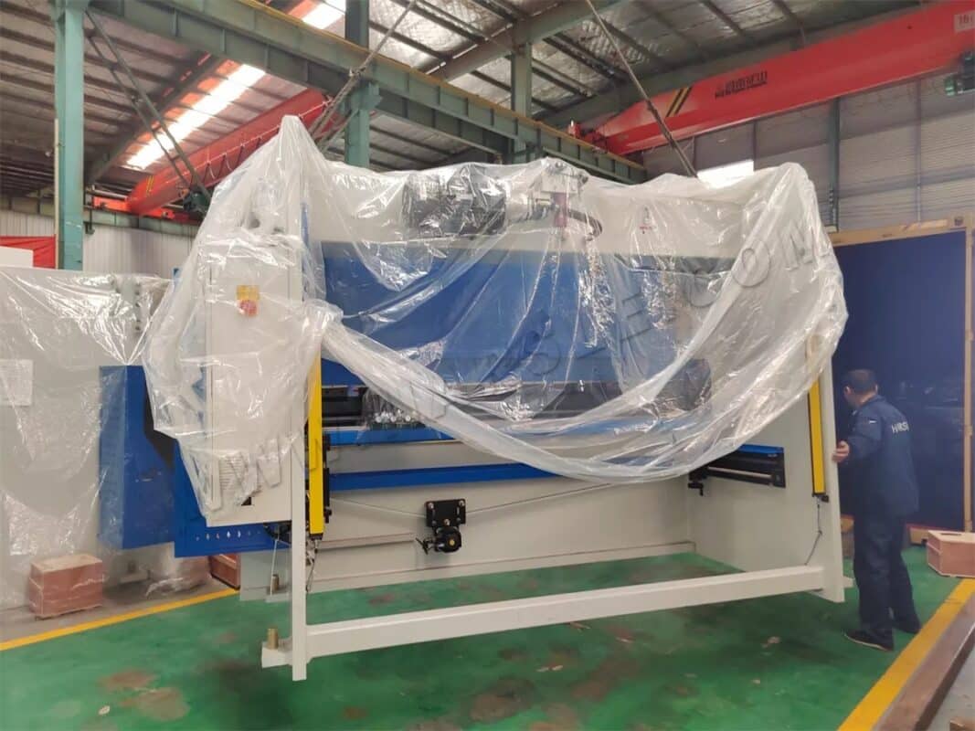 Pressa piegatrice Qatar-WE67K-125T3200 e macchina per taglio laser HS-3015-2000W e cesoia a ghigliottina QC11K-6X3200