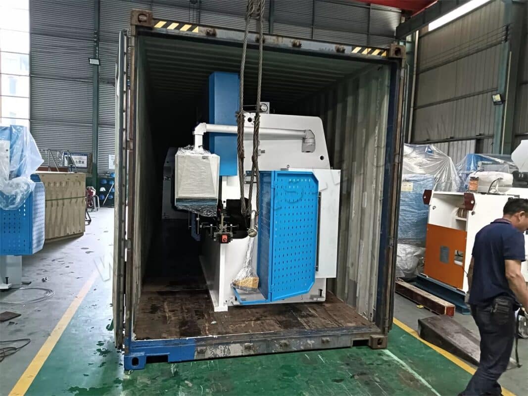 Prensa plegadora NC Armenia-WC67K-100T2500 y prensa plegadora NC WC67K-100T3200