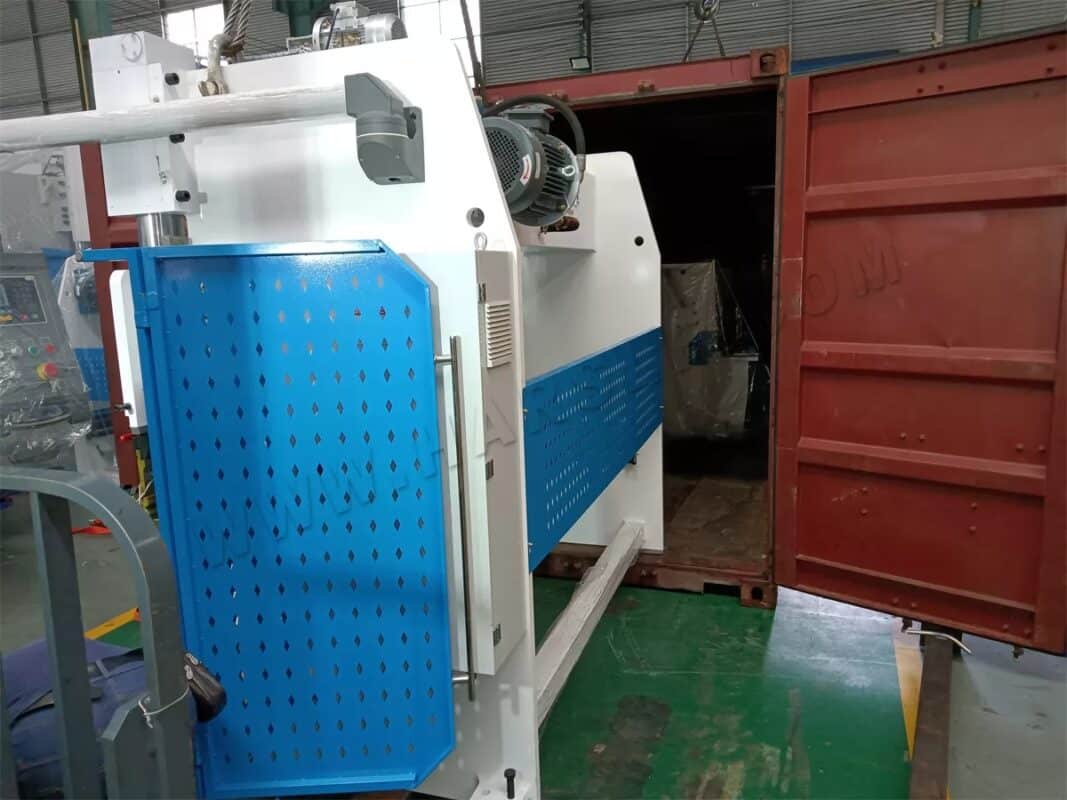 India-WC67K-63T2500 Pressa piegatrice NC e cesoia QC12K-4X2500