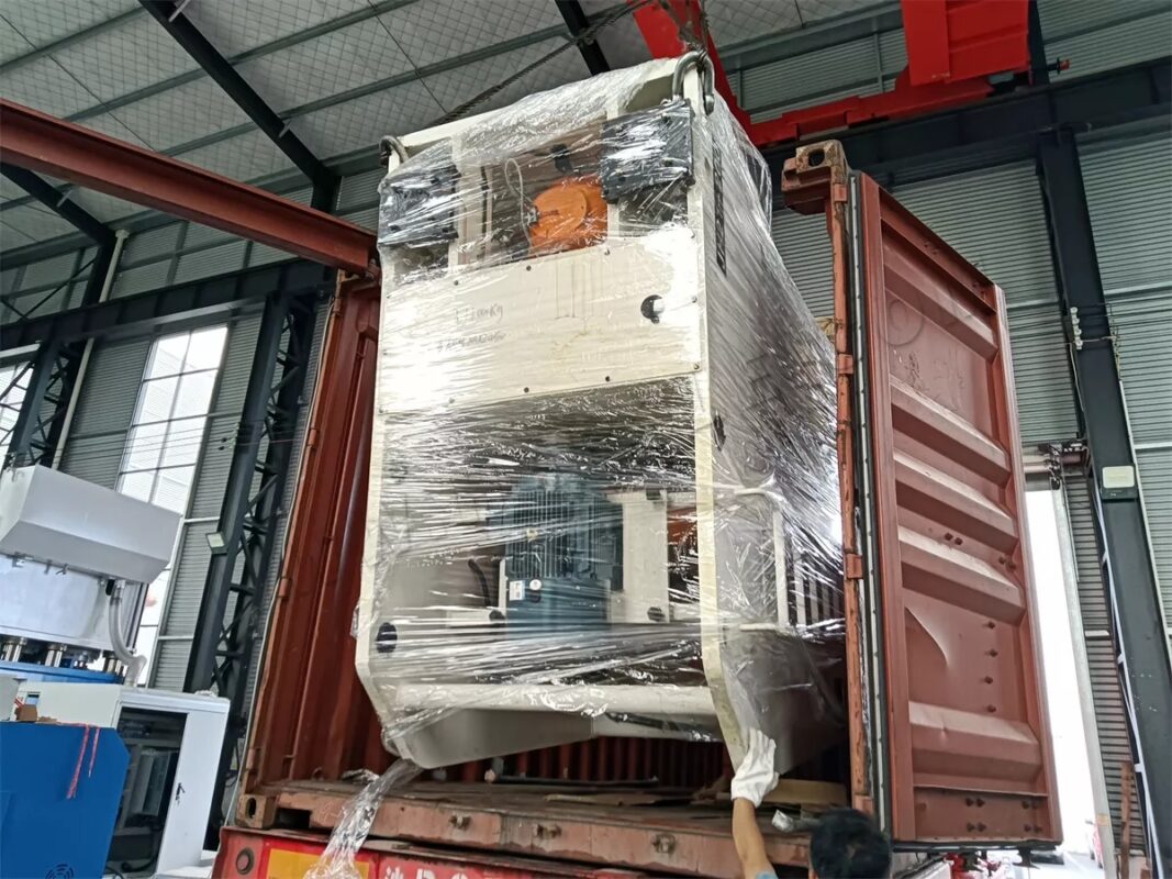 Saudi Arabia-2 Sets of QC11K-30X3200 Guillotine Shearing Machine & Y32-400T Hydraulic Press & 2 Sets of Punching Machine