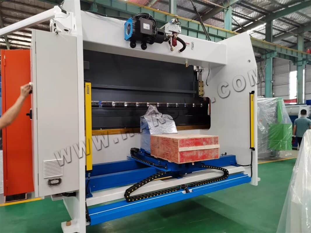 Australien-WE67K-100T3200 DA66T 8+1 Achsen CNC-Abkantpresse EP-40T1250 DA53T Vollelektrische Abkantpresse