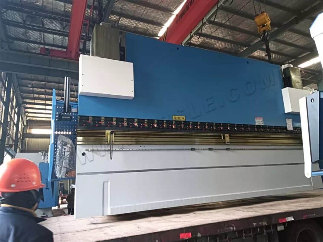 Prensa plegadora CNC de 4+1 ejes WE67K-400T6000 CT15PS de Polonia