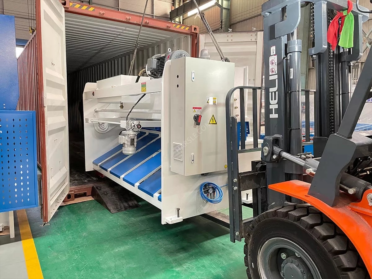 الفلبين-ماكينة قص QC12K-4X2500