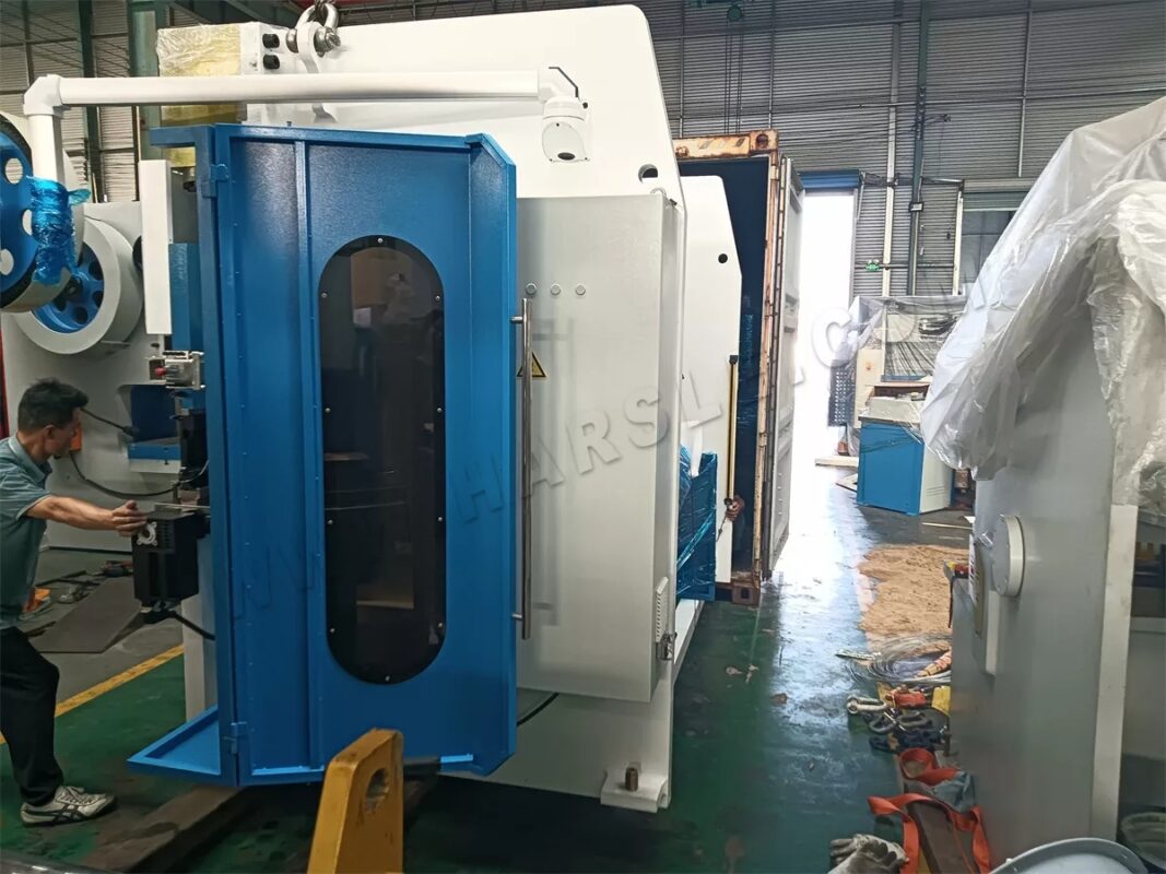 آلة ثني الثني الرومانية WE67K-220T3200 CNC وآلة القطع بالليزر HSX-6000W-3015