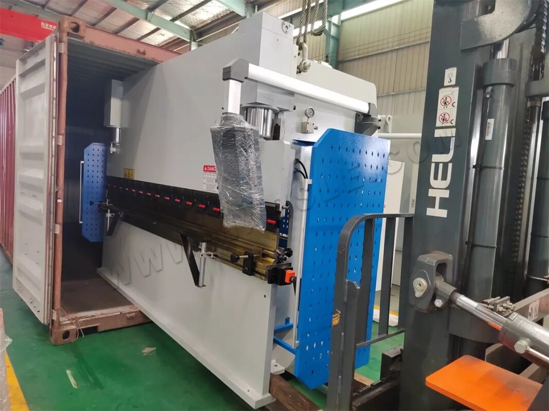 Vietnam-Prensa plegadora NC WC67K-125T3200