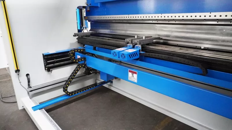 Análisis y resolución de problemas comunes de máquinas dobladoras CNC