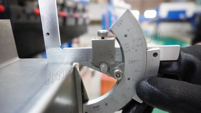 O que é coroamento de máquina de dobradeira