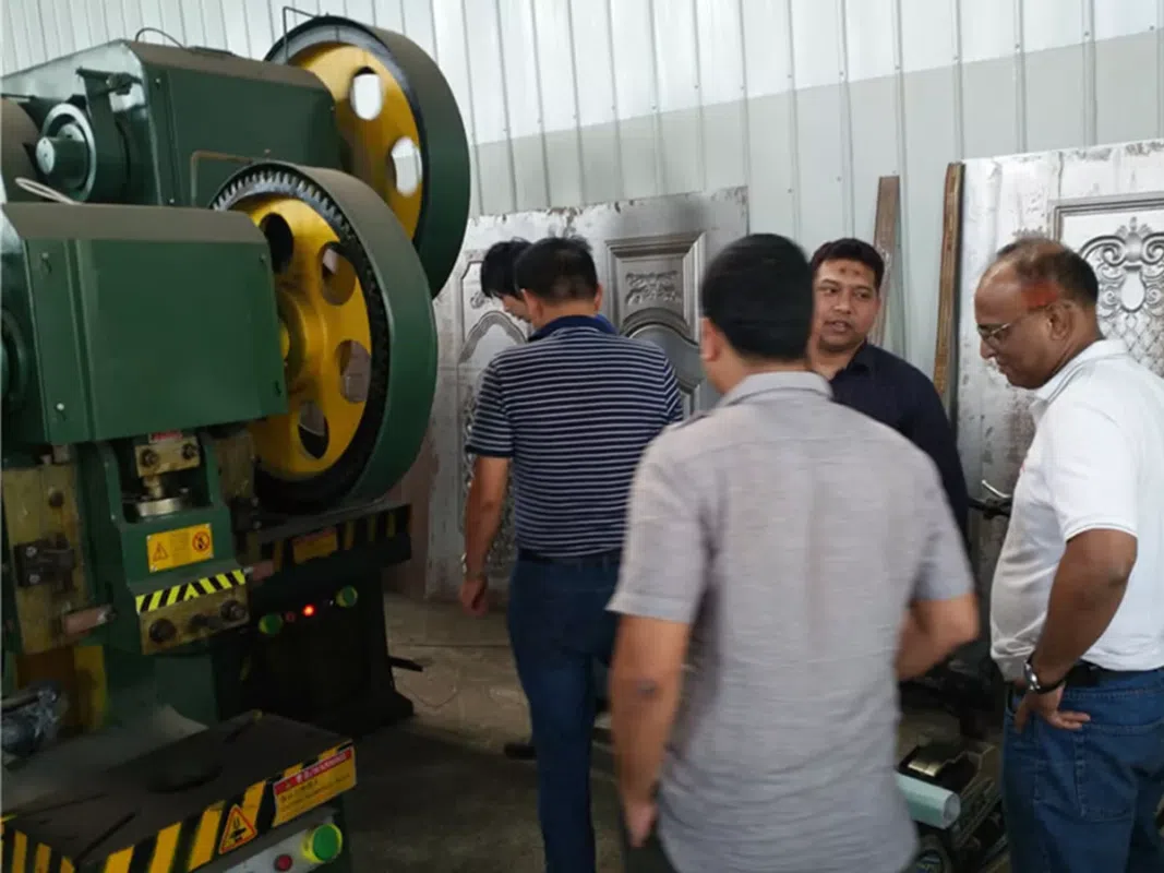Bangladesh - I clienti del gruppo Abul Khair vengono a visitare lo stabilimento HARSLE