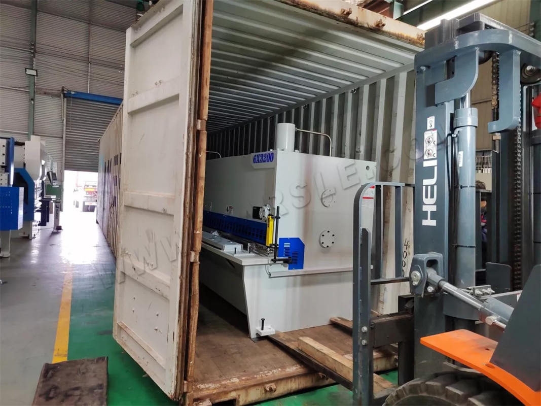 Brazil-2 Sets of QC11K-8x3200 Guillotine Shearing Machine & QC11K-6X3200 Guillotine Shearing Machine