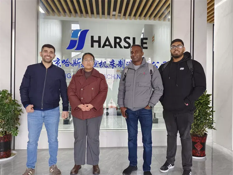 Bienvenue aux clients sud-africains pour visiter l'usine CNC HARSLE