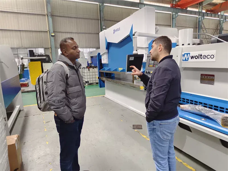Bienvenue aux clients sud-africains pour visiter l'usine CNC HARSLE