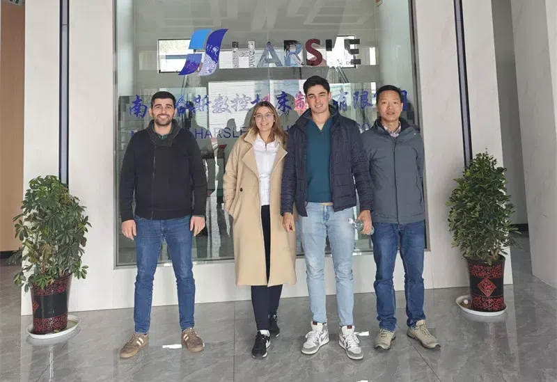 Invitamos a distinguidos clientes de Brasil a visitar nuestra fábrica.