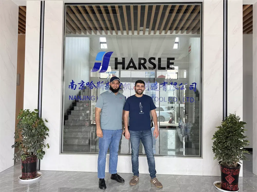 العملاء السعوديون سعداء بفحص الماكينة