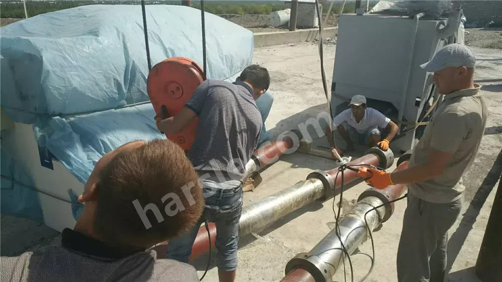 Instalación de la máquina de estampado de puertas de acero HARSLE en Uzbekistán