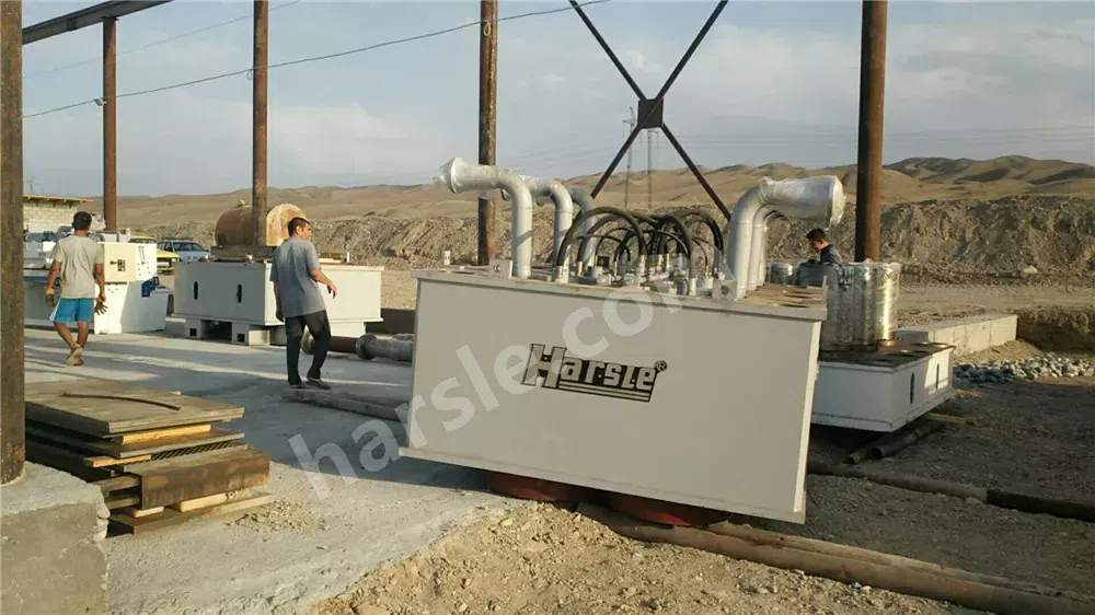 Instalación de la máquina de estampado de puertas de acero HARSLE en Uzbekistán