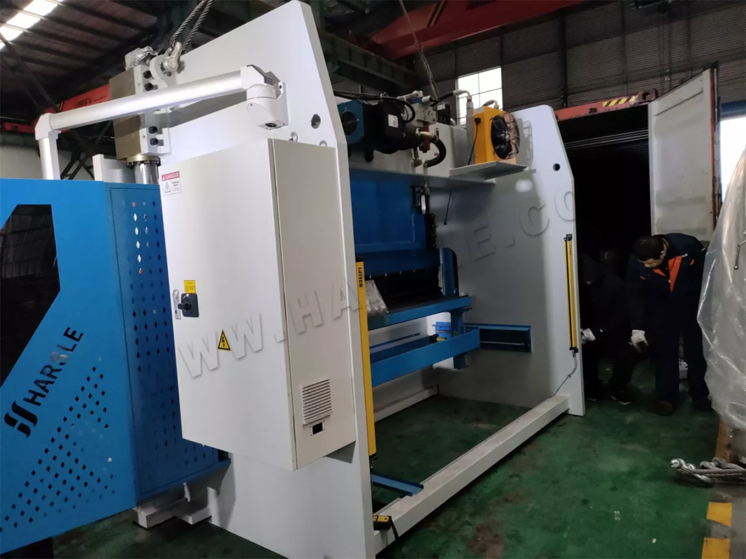 Pressa piegatrice CNC Kosovo-WE67K-160T3200 DA58T a 4+1 assi