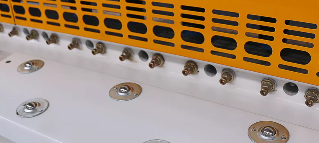 Manually Adjusting Blade Clearance