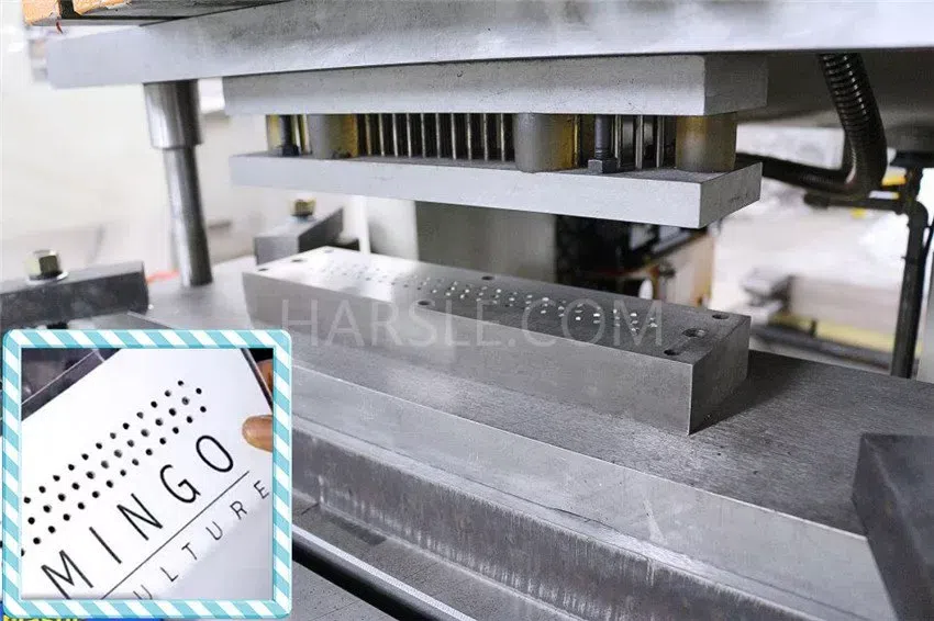 Macchina perforatrice per manicotti in plastica