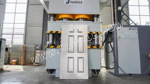Un cliente messicano parla molto bene della macchina per goffratura delle porte HARSLE