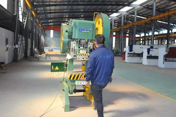 Istruzioni essenziali per il funzionamento della pressa di potenza