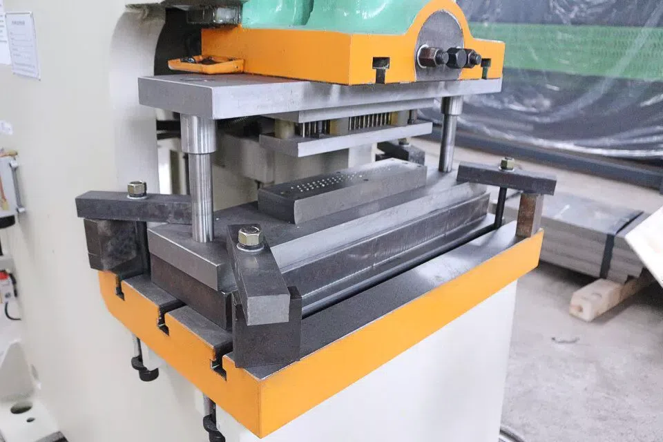Come modificare la corsa e la matrice della pressa elettrica