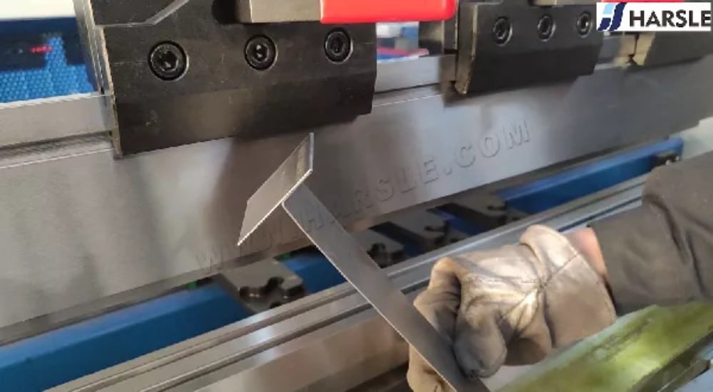 Machine de pliage CNC