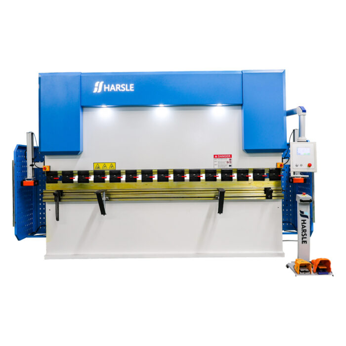 Pressa piegatrice NC con sistema CT8: conforme agli standard di sicurezza NR12
