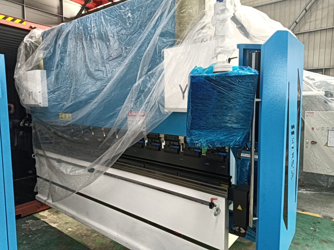 Irlanda - Pressa piegatrice CNC WE67K-160T3200