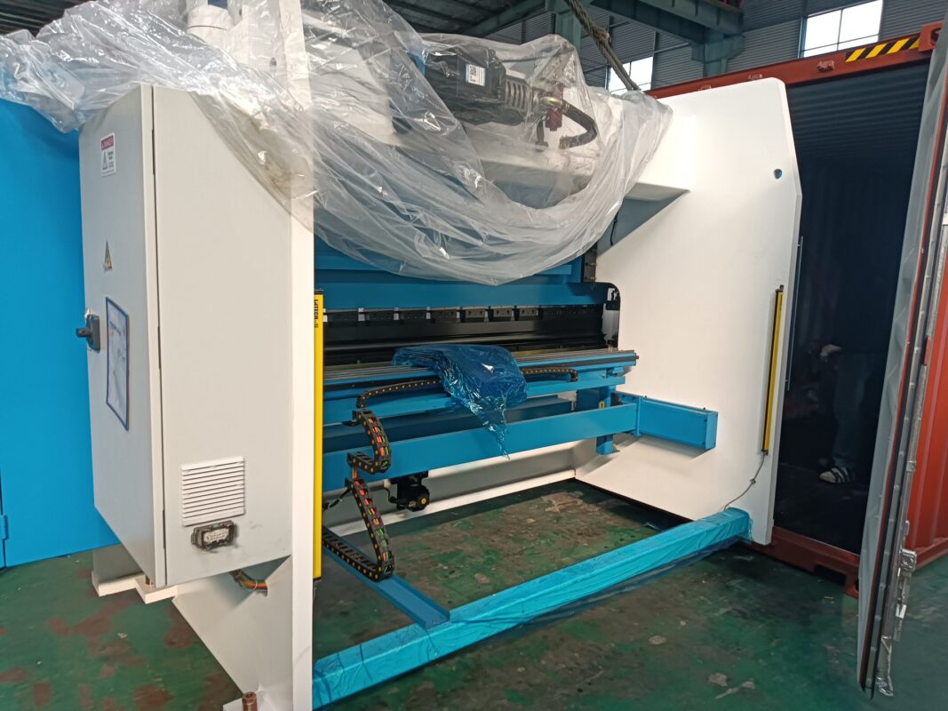 Irlanda - Pressa piegatrice CNC WE67K-160T3200