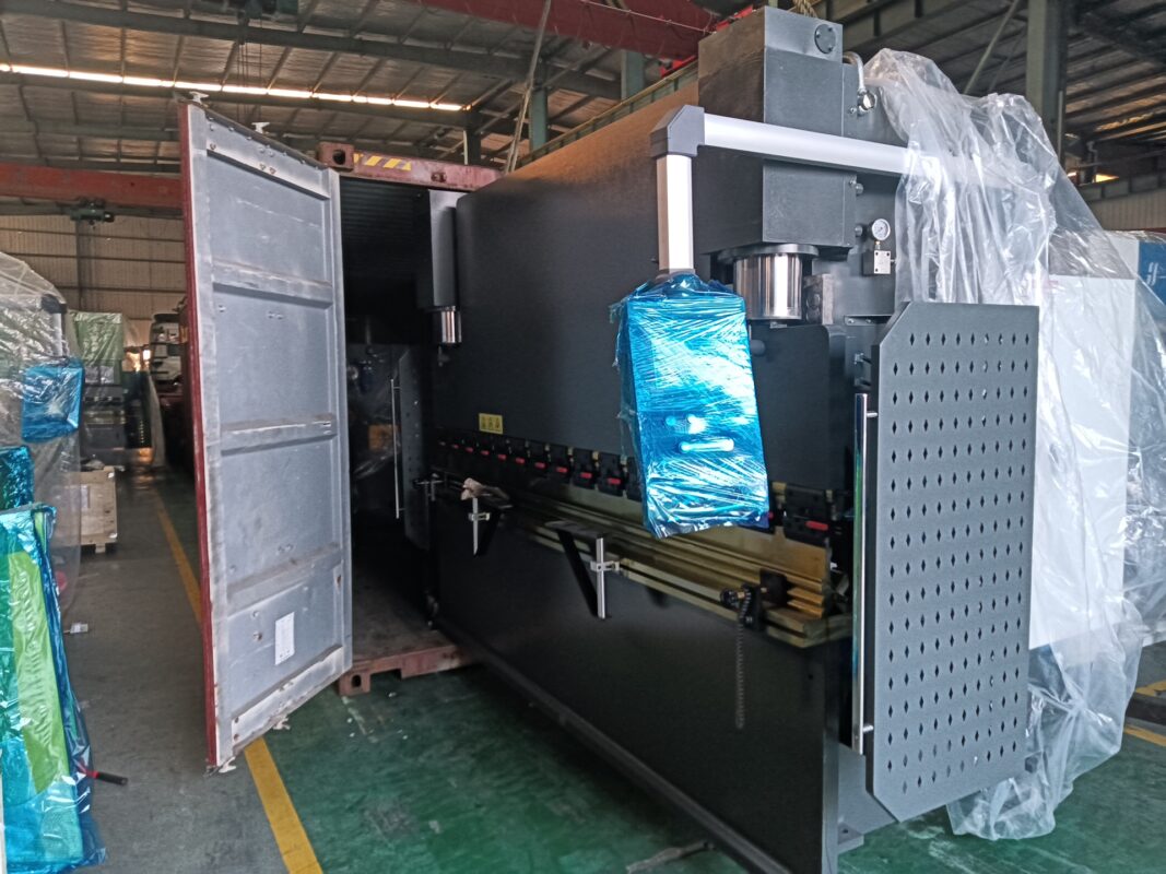 Pressa piegatrice Nicaragua-WC67K-160T3200