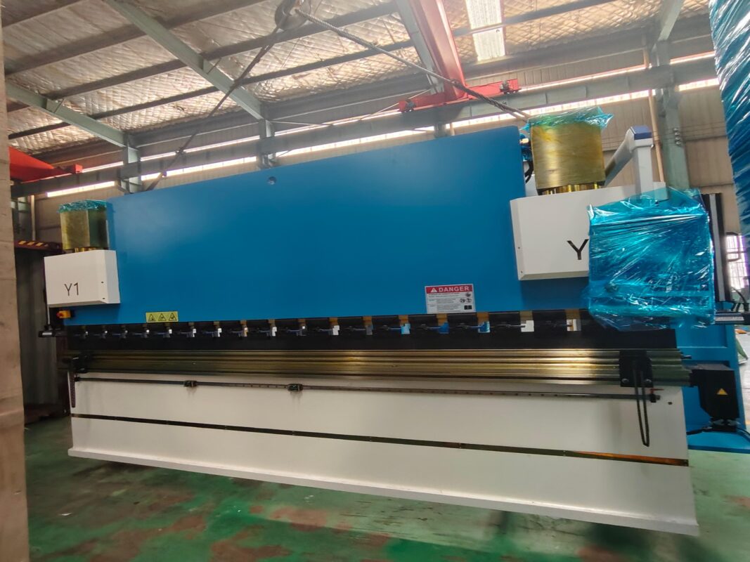 Brazylia-WE67K-200T4000 Prasa krawędziowa CNC