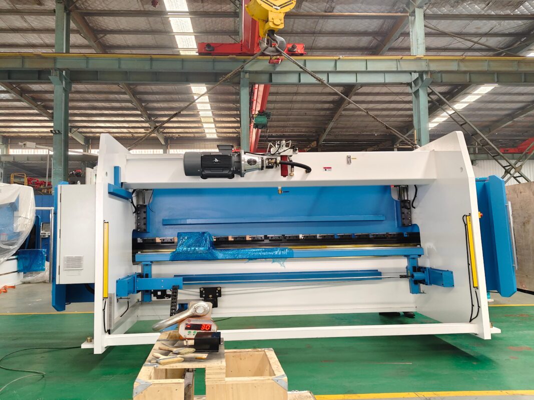 Brazylia-WE67K-200T4000 Prasa krawędziowa CNC