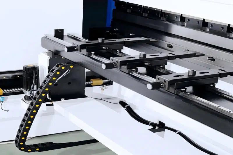 Le presse piegatrici migliorano l'automazione industriale