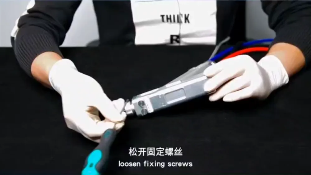 Comment remplacer correctement la lentille de focalisation de la machine de soudage laser ?