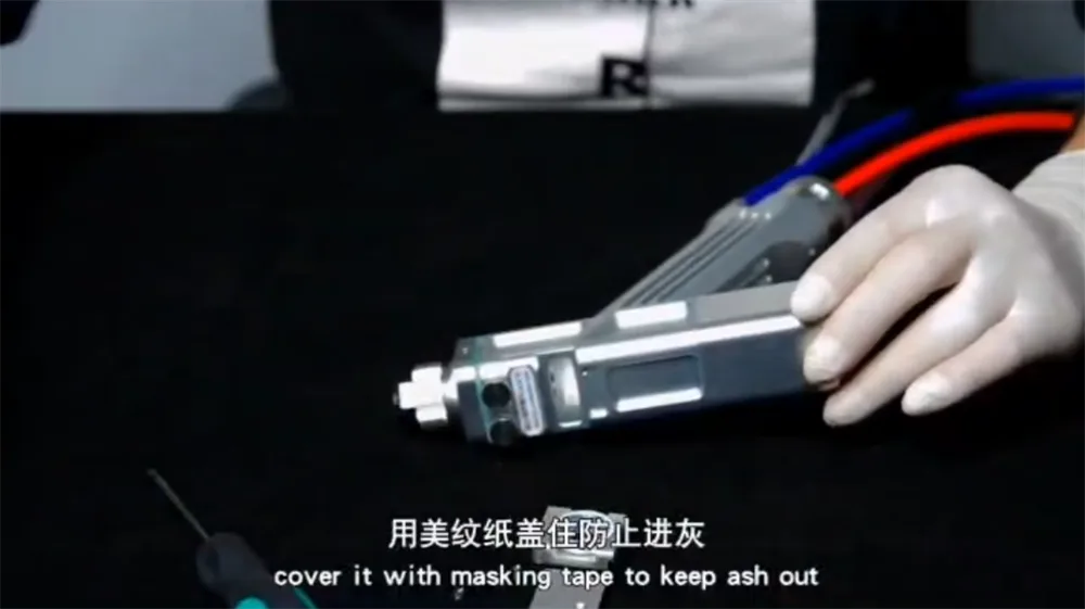 Comment remplacer correctement la lentille de focalisation de la machine de soudage laser ?