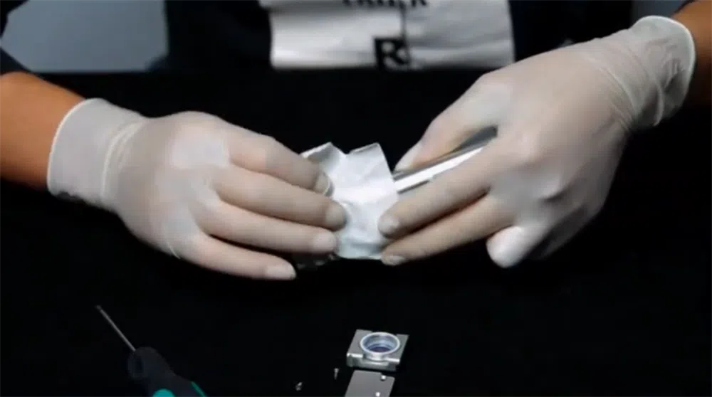 Comment remplacer correctement la lentille de focalisation de la machine de soudage laser ?