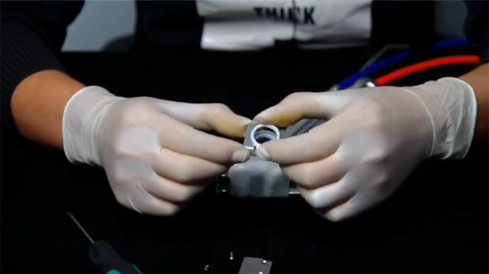 Wie tauscht man die Fokussierlinse einer Laserschweißmaschine richtig aus?