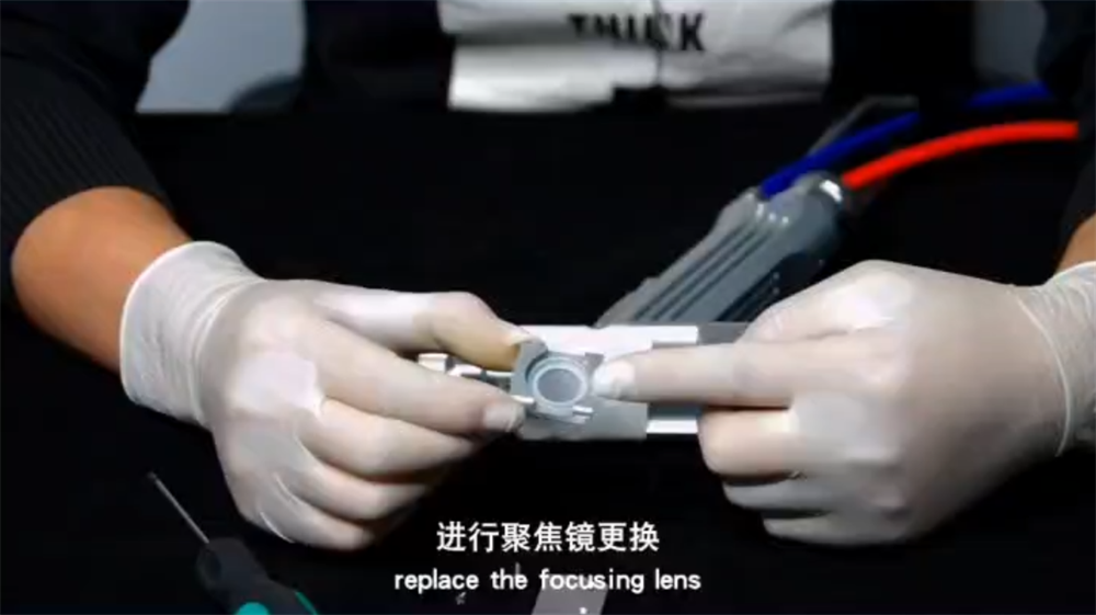 Wie tauscht man die Fokussierlinse einer Laserschweißmaschine richtig aus?