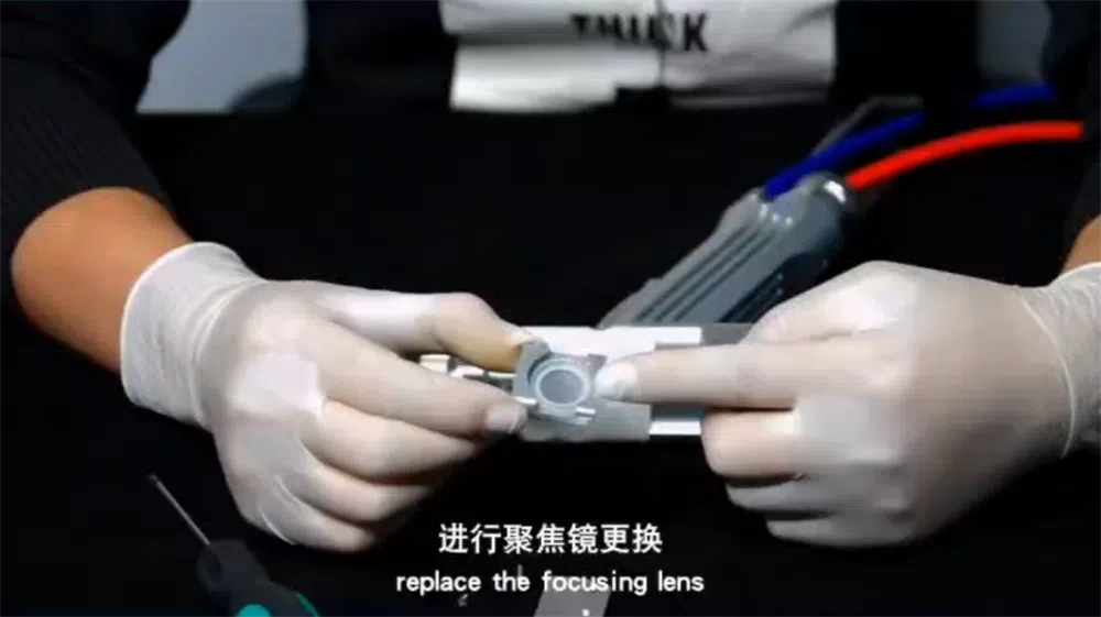 Comment remplacer correctement la lentille de focalisation de la machine de soudage laser ?