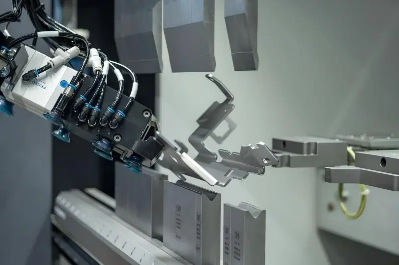 Le presse piegatrici migliorano l'automazione industriale
