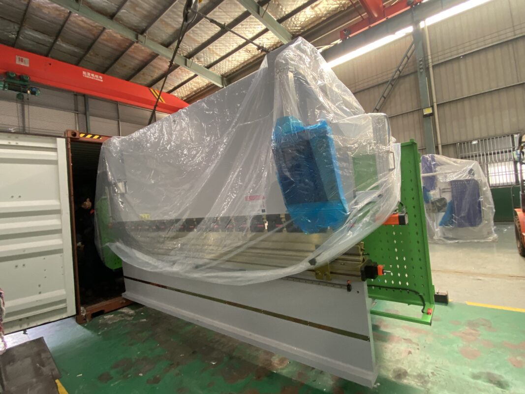 Brazil-WC67K-300T4000 Press Brake