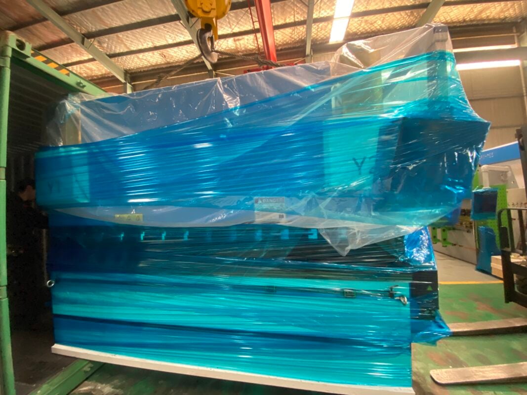 Prensa plegadora CNC WE67K-170T3200 de Rusia